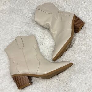 BAMBOO white faux leather ankle COWBOY boots woman’s size 9